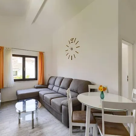Apartment Sare *