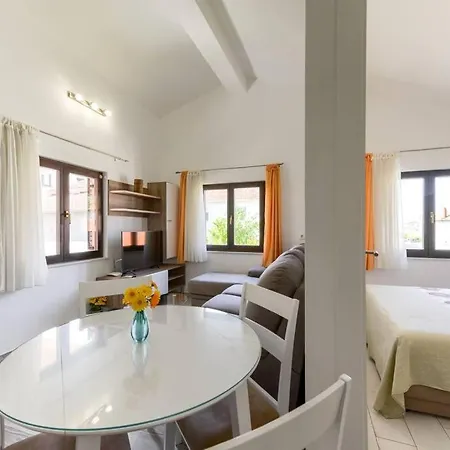 Apartment Sare *